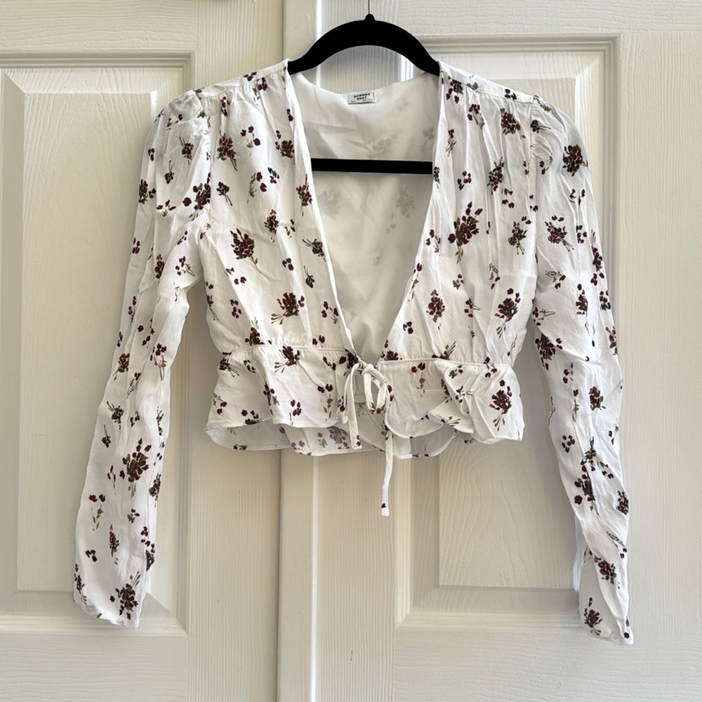 NWOT Aritzia Sunday Best White Peplum Puff Sleeve Floral Tie Front Kimberly Top